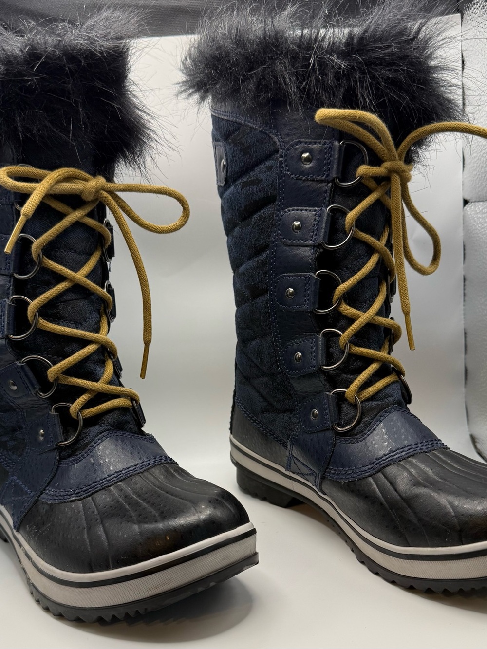 Sorel Tofino II Boots Womens
Size 6 Blue Waterproof Faux Fur
Hiking Outdoors